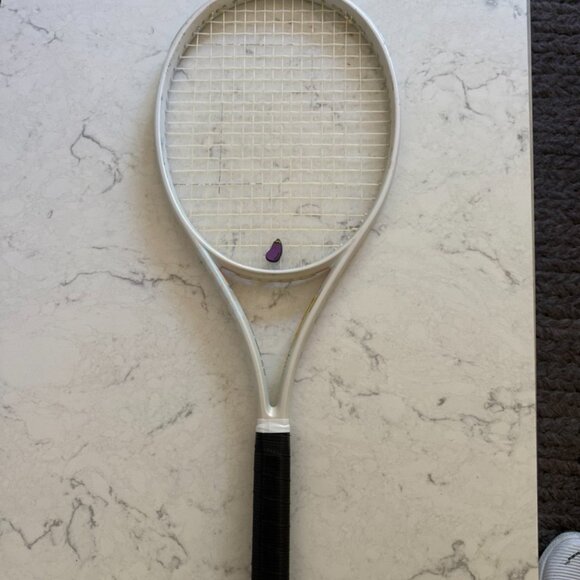 WILSON SHIFT 99 V1 TENNIS RACKET 4 1/8 NEW GRIP AND STRINGS! - Picture 2 of 13